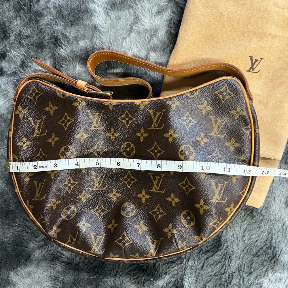 🔥SALE🔥LOUIS VUITTON CROISSANT. Excellent condition. Original dust bag. - Picture 9 of 12